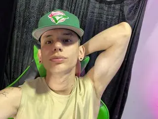Livesex spectacles FrenlyRouse
